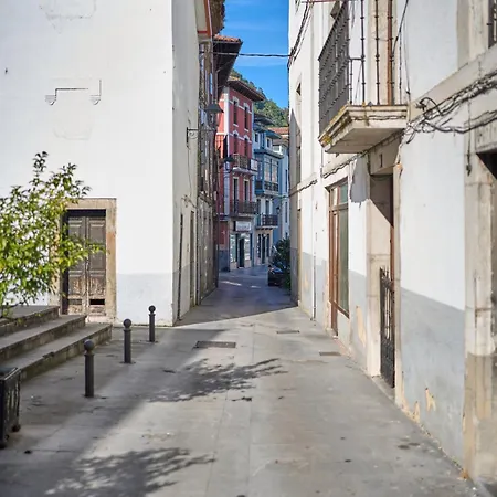 Casa En Pleno Centro De * Pravia